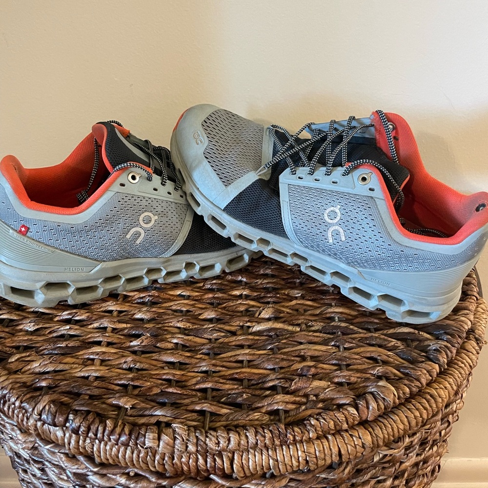 On Running Cloudstratus- Men’s 9